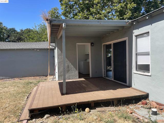 1260 Mesa St, Concord CA: https://media.crmls.org/mediaz/f8d32fb9-bd68-4de8-a3ee-f468e52534b5.jpg