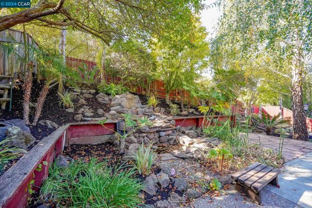 Image 31 of 39 For 822 Rose Dr