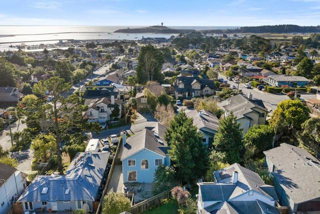 622 Avenue Balboa, El Granada CA: https://media.crmls.org/mediaz/f8d37da3-e3d1-4037-87b2-d6db3a7bd51c.jpg