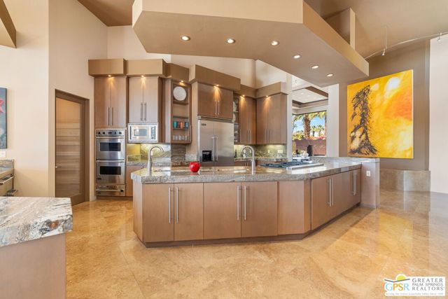 4 Paradise Cove Court, Rancho Mirage CA: https://media.crmls.org/mediaz/f8d3863e-4869-487b-a7fd-3b5d1b41bf40.jpg