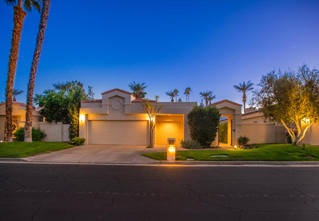 75273 Spyglass Drive, Indian Wells CA: https://media.crmls.org/mediaz/f8d38864-48c0-451d-a0a4-888efeed6c49.jpg