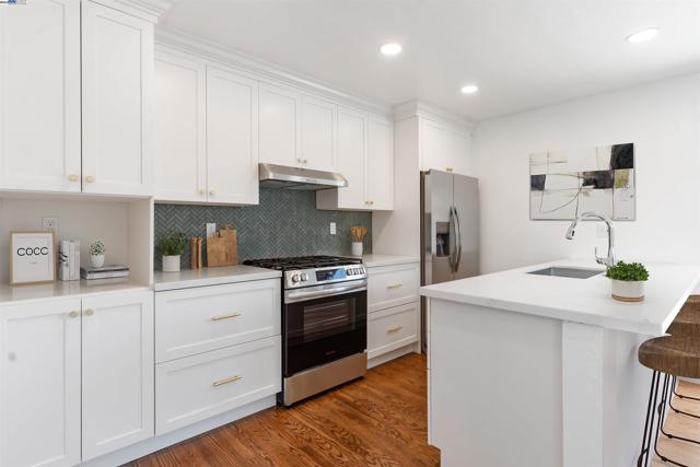 102 W 15Th St, Antioch CA: https://media.crmls.org/mediaz/f8d3b836-16a7-4619-ae34-85fc41d83656.jpg