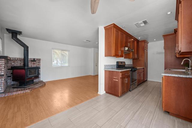 8080 Poplin Dr, Santee CA: https://media.crmls.org/mediaz/f8d4d801-eee2-41b1-8531-bf00d308005f.jpg