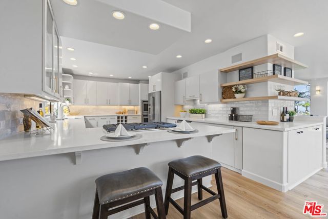 Kitchen and counter with space