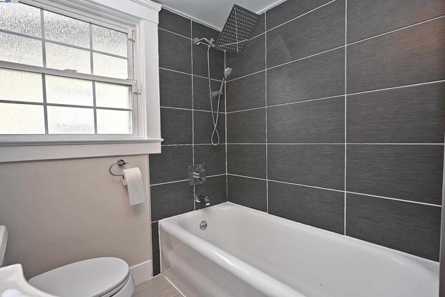 5706 Brookdale Ave, Oakland CA: https://media.crmls.org/mediaz/f8d552b3-3eab-43d6-9993-c6320745fdc3.jpg