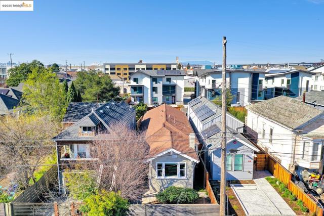2419 Linden St, Oakland CA: https://media.crmls.org/mediaz/f8d55f38-4179-4d87-9d35-0ddce1110104.jpg
