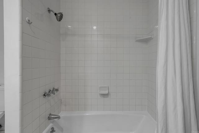 1715 Cedar St, Santa Monica CA: https://media.crmls.org/mediaz/f8d6db65-4e47-4ae8-9720-044fda9af414.jpg