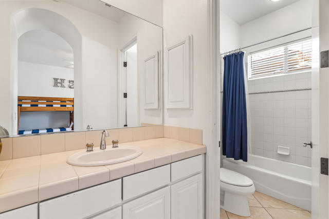 80030 Via Valerosa, La Quinta CA: https://media.crmls.org/mediaz/f8d75734-e9fa-4495-8780-0c1f577df8e6.jpg