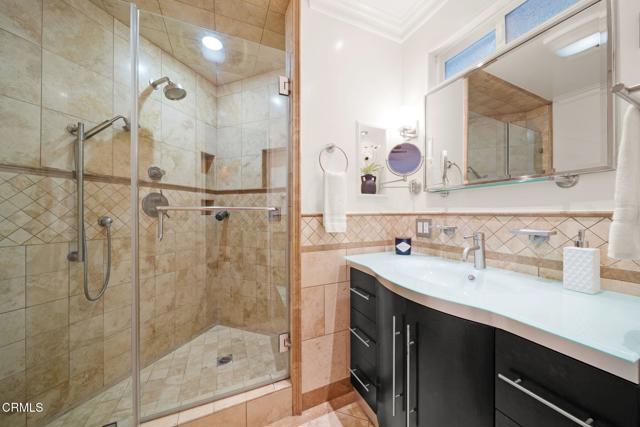 Detail Gallery Image 25 of 36 For 1038 Oban Dr, Los Angeles,  CA 90065 - 3 Beds | 3 Baths