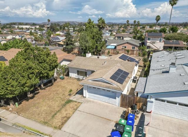 10181 Mayor Circle, San Diego CA: https://media.crmls.org/mediaz/f8d7abe6-8ad1-44ee-a836-547cb3f1d681.jpg