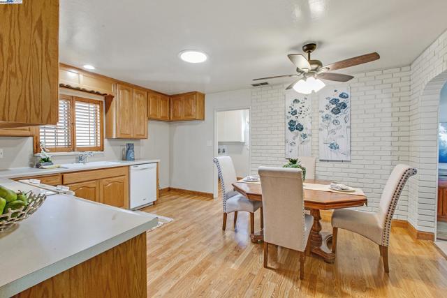 26623 ELDRIDGE AVE, Hayward CA: https://media.crmls.org/mediaz/f8d7af0f-435c-4253-80b9-b1e96fa5e6b6.jpg