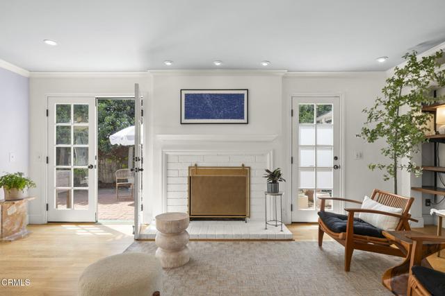 2426 Warbler Avenue, Ventura CA: https://media.crmls.org/mediaz/f8d80970-d2fb-41ae-93e8-5fe6bcd54ac9.jpg
