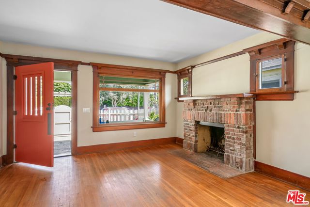 839 Milwood Avenue, Venice CA: https://media.crmls.org/mediaz/f8d85bcc-5145-4ce5-9657-232b6a7f3170.jpg