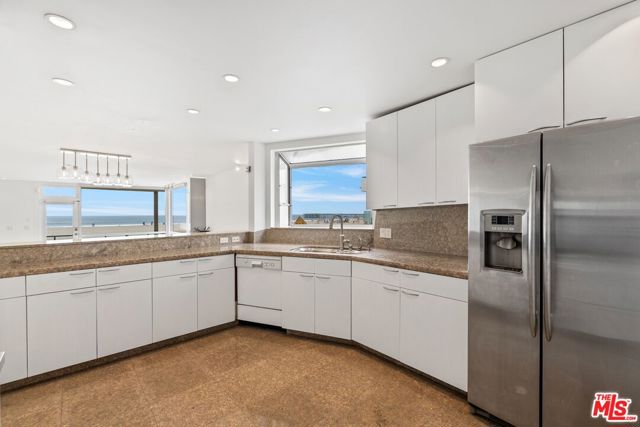 6 Eastwind Street, Marina del Rey CA: https://media.crmls.org/mediaz/f8d88924-3fa8-4cc2-8640-ee91bdb390a4.jpg