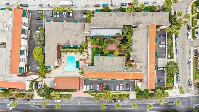 6455 La Jolla Blvd, La Jolla CA: https://media.crmls.org/mediaz/f8d88cde-019f-4b44-9e73-6117648006ee.jpg
