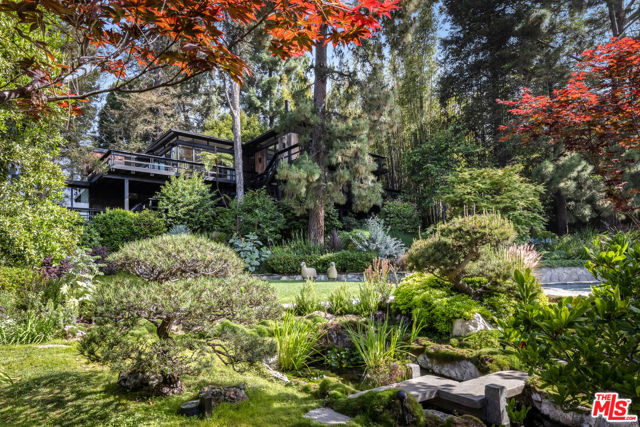 900 Napoli Drive, Pacific Palisades CA: https://media.crmls.org/mediaz/f8d8c080-1f59-4818-afa0-221dcc1d5f36.jpg
