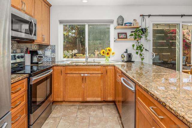 17162 Poblado Ct, San Diego CA: https://media.crmls.org/mediaz/f8d8f278-2c5b-45b3-aa9a-2c54bb5768d9.jpg