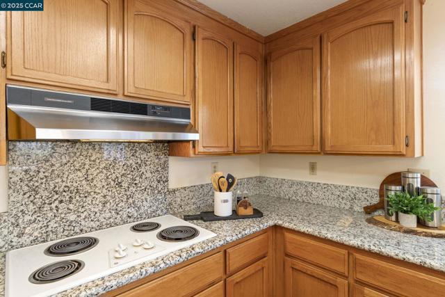 1015 Hidden Oak Ct, Concord CA: https://media.crmls.org/mediaz/f8d8f53a-11ec-4bad-8f19-bc745a9251c4.jpg