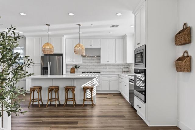 239 Bungalow Court, Marina CA: https://media.crmls.org/mediaz/f8d9caa4-e1ee-46bd-989f-4c130a4fa989.jpg