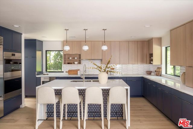 2313 Banyan Drive, Los Angeles CA: https://media.crmls.org/mediaz/f8da5558-d99e-4382-b5fb-143ff63bfe9d.jpg