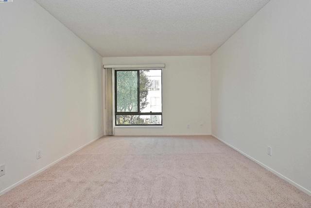 320 N Civic Dr, Walnut Creek CA: https://media.crmls.org/mediaz/f8dac052-783c-4d0d-9322-297961085ed8.jpg