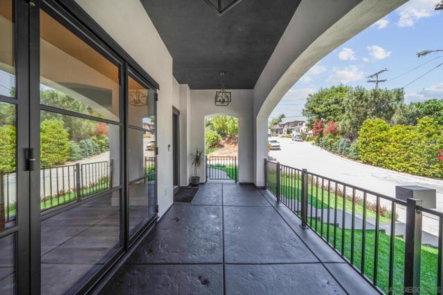 3160 Goldfinch St, San Diego CA: https://media.crmls.org/mediaz/f8db51b8-5244-453c-afac-b98bc576c540.jpg