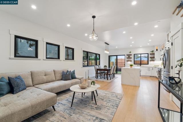 1126 Brighton Ave, Albany CA: https://media.crmls.org/mediaz/f8db8fc5-3080-44b1-a6c2-3ee209f6c091.jpg