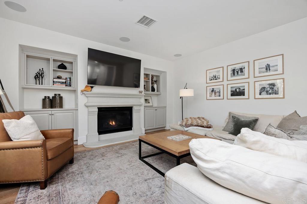 1010 Scarlet Way - photo 6