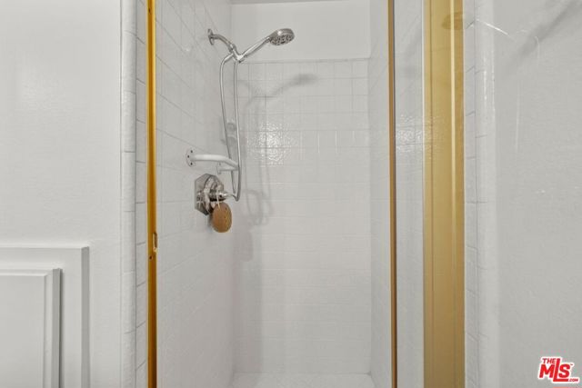 5840 Etiwanda Avenue, Tarzana CA: https://media.crmls.org/mediaz/f8dbbfe3-727a-4b5c-a7af-44d43e4cb07c.jpg