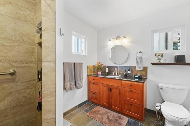 4386 Niagara Ave, San Diego CA: https://media.crmls.org/mediaz/f8dc0522-1590-432f-8835-715fef2d4c07.jpg