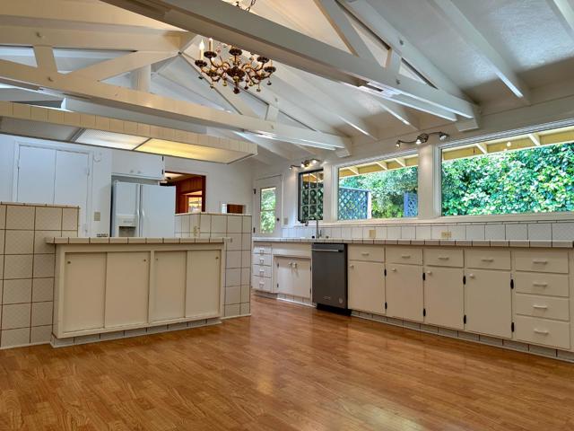 25228 La Loma Drive, Los Altos Hills CA: https://media.crmls.org/mediaz/f8dc1776-f720-4137-b5b3-25e8a28cb9d4.jpg