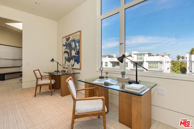 455 N Palm Drive, Beverly Hills CA: https://media.crmls.org/mediaz/f8dc252a-ae8a-4b56-944e-66665db2b088.jpg