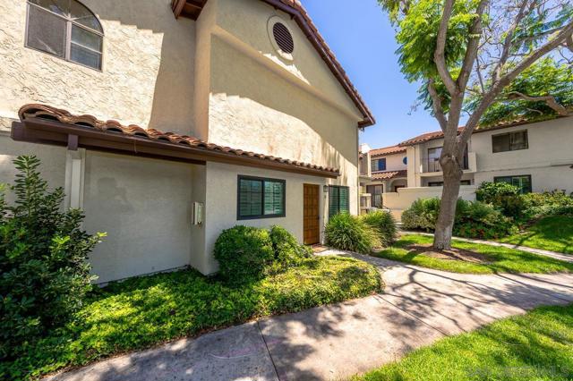 4210 Porte De Palmas, San Diego CA: https://media.crmls.org/mediaz/f8dc6942-f04d-4e18-8082-89d058999b72.jpg