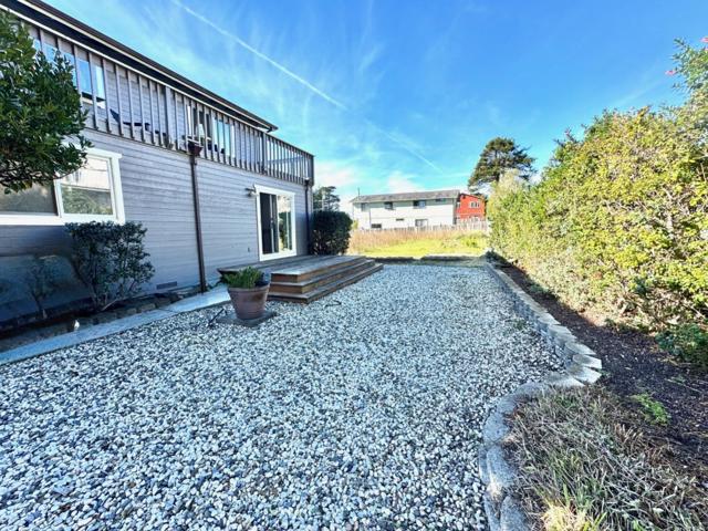 1077 Pearl Avenue, Moss Beach CA: https://media.crmls.org/mediaz/f8dc73d8-653d-49b2-a001-db9a63078528.jpg