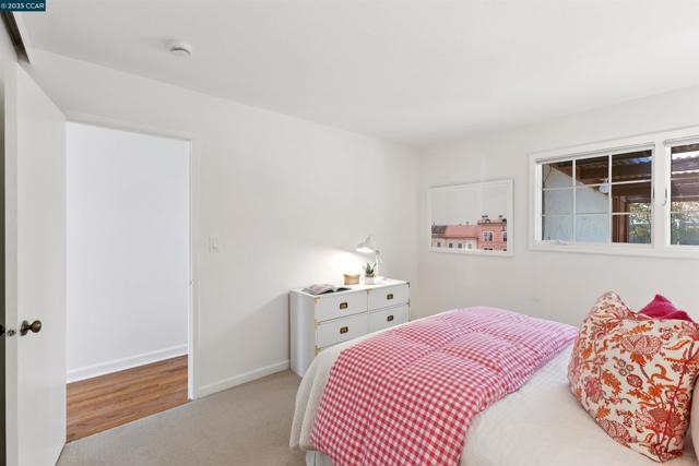 1752 Berrywood Ct, Concord CA: https://media.crmls.org/mediaz/f8dcb554-4465-4855-b263-c3d8b4765075.jpg