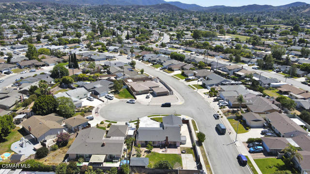 818 N Lois Avenue, Newbury Park CA: https://media.crmls.org/mediaz/f8dd3f44-813c-45cc-a632-87f15fce4bc1.jpg