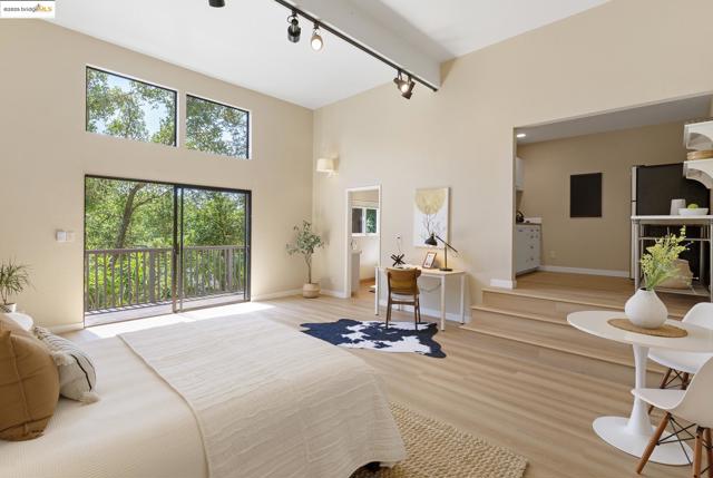151 La Espiral, Orinda CA: https://media.crmls.org/mediaz/f8ddf62f-fea2-4fd0-bff5-660e90305ffb.jpg