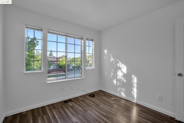 5014 Prairie Way, Antioch CA: https://media.crmls.org/mediaz/f8ded4f1-8af8-43dc-94cc-ebbd36cb1f24.jpg