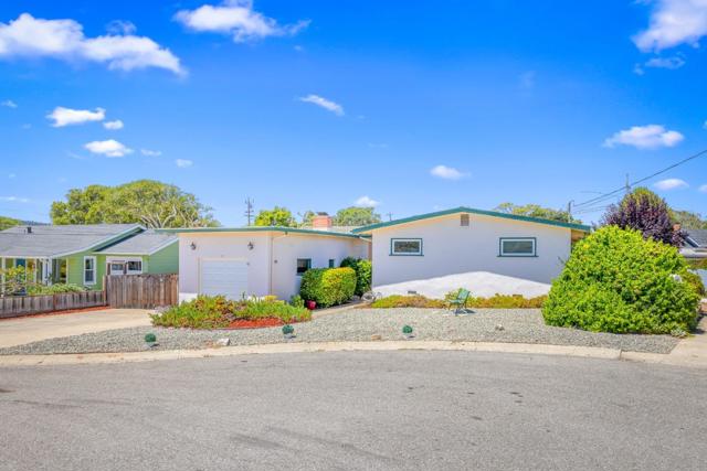 7 Setter Place, Monterey CA: https://media.crmls.org/mediaz/f8def6e5-d7cb-4c8b-ace8-29c559908a72.jpg