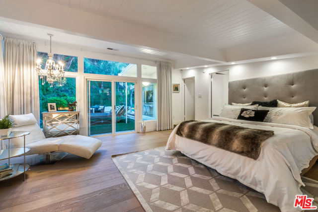 1415 Braeridge Drive, Beverly Hills CA: https://media.crmls.org/mediaz/f8df2eb4-628b-4e88-8873-aed304724e0c.jpg