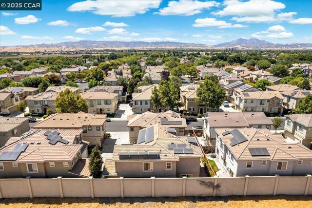 240 Alta St, Brentwood CA: https://media.crmls.org/mediaz/f8dfc42d-9709-41c8-a06f-cdb0a34ca653.jpg