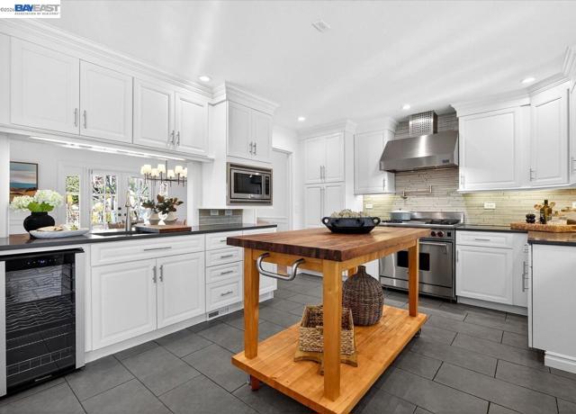 Image 8 of 60 For 976 Richard Ln