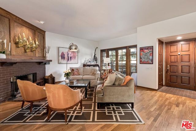 1405 Washington Avenue, Santa Monica CA: https://media.crmls.org/mediaz/f8e0182a-00a2-4c97-8eed-3515b62d7f67.jpg