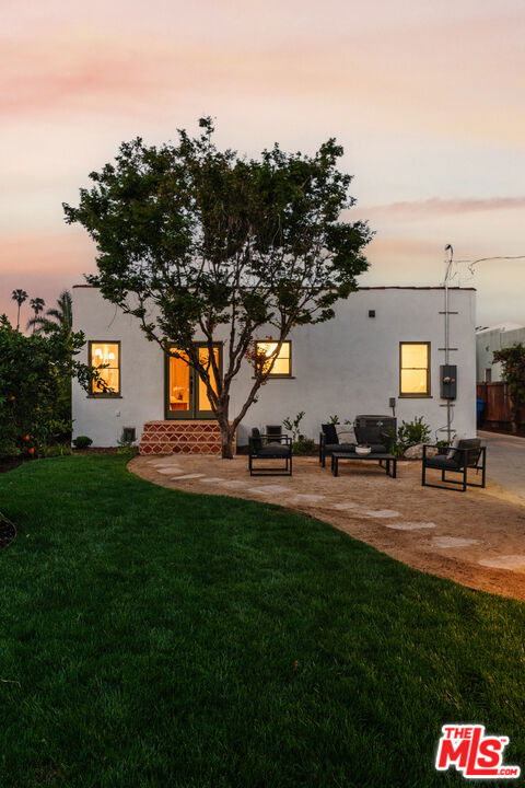 3029 S Norton Avenue, Los Angeles CA: https://media.crmls.org/mediaz/f8e01b75-b665-4c2a-8b9a-29cc1262b939.jpg