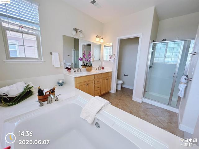 6136 Old Quarry Loop, Oakland CA: https://media.crmls.org/mediaz/f8e068bf-a19f-41e9-9588-7f09203f0663.jpg