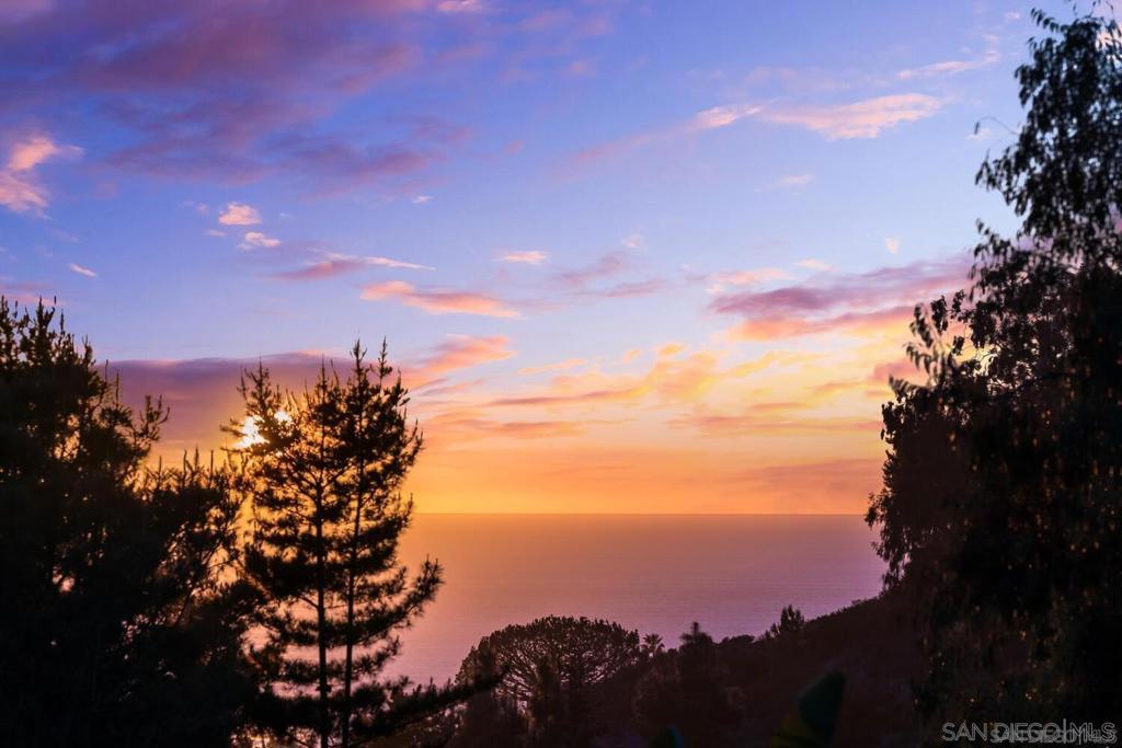 https://media.crmls.org/mediaz/f8e08d8e-1860-45a3-a924-f7b6db47300e.jpg?preset=X-Large