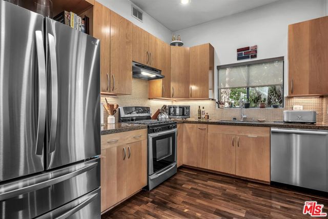 2332 Fox Hills Drive, Los Angeles CA: https://media.crmls.org/mediaz/f8e15f03-8221-4345-b146-25391996ffb5.jpg