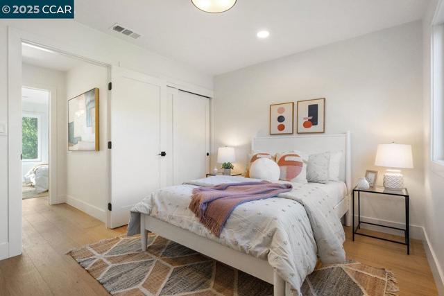 374 James Bowie Ct, Alamo CA: https://media.crmls.org/mediaz/f8e26c2c-c814-4191-9e4c-5ce7940d215d.jpg