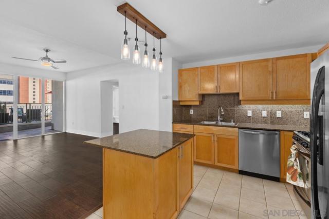 1240 India St, San Diego CA: https://media.crmls.org/mediaz/f8e321b5-b71c-4000-9365-c06b8265ba68.jpg