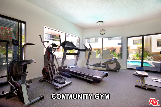 11911 Magnolia Boulevard, Valley Village CA: https://media.crmls.org/mediaz/f8e32718-d7a6-42dd-8f13-cb05db540e7e.jpg